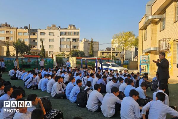 آیین تجلیل از حافظان امنیت در دبیرستان هاشمی‌رفسنجانی