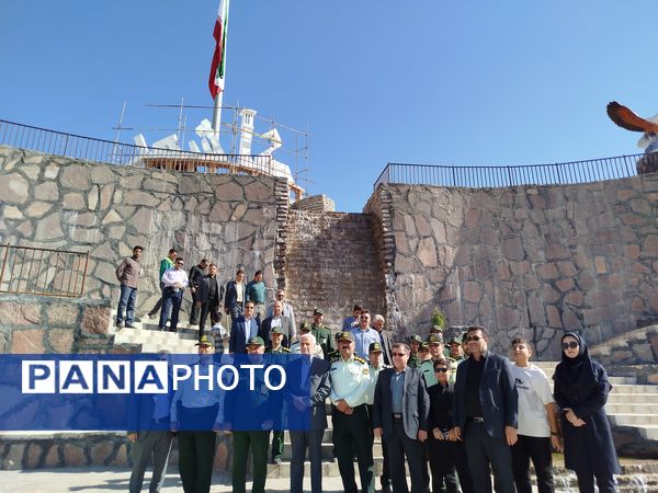  آیین برافراشته شدن پرچم مقدس ایران در بلندترین نقطه کاشمر