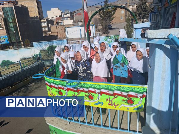 شور و نشاط دانش‌آموزان مدارس منطقه پردیس در جشن‌های دهه فجر انقلاب اسلامی 