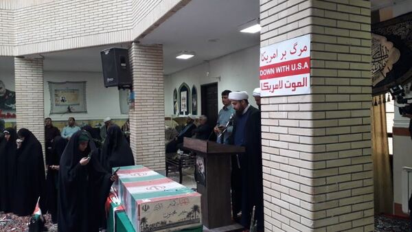 دانش‌آموزان هنرستان فاطمیه از شهید گمنام استقبال کردند