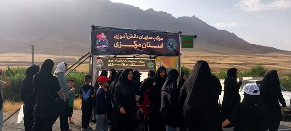 موکب «عشاق الحسین(ع)» در مسیر پیاده‌روی جاماندگان اربعین شازند 