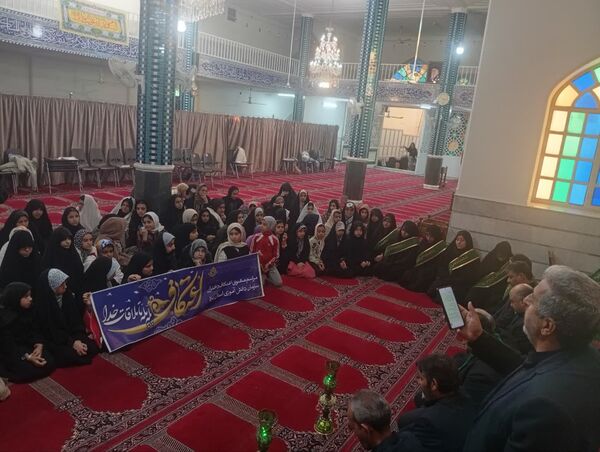 استقبال خانواده‌های یزدی از فرزندان معتکف در پایان سه روز بندگی