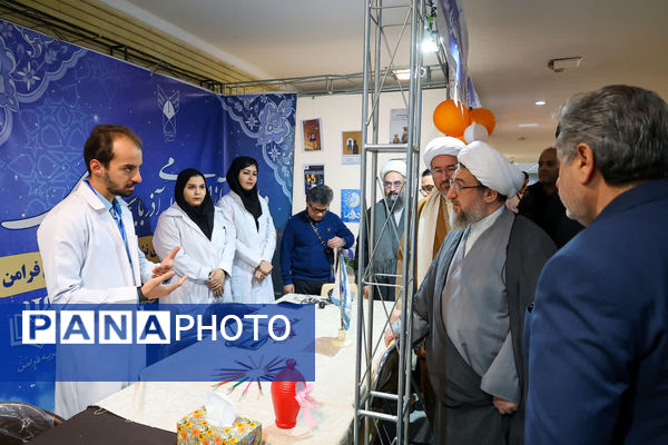 بازدید نماینده ولی فقیه در استان آذربایجان شرقی از نمایشگاه قرآن و عترت