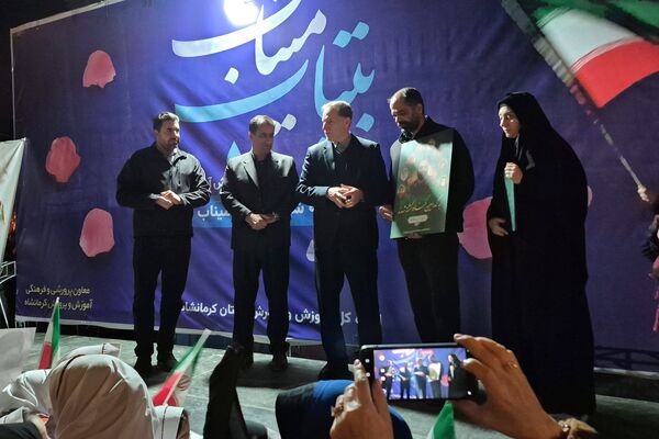 مراسم چهلمین روز شهادت دانش‌آموزان میناب