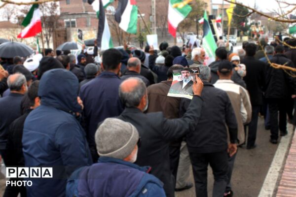 حضور شجاعانه چترودی‌ها در روز بارانی قدس