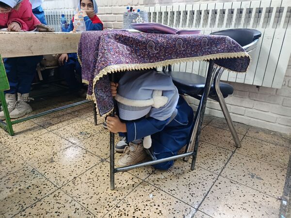 بیست و هفتمین دوره مانور زلزله در مدرسه بنت الهدی صدر ۲ 