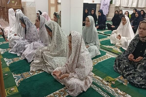جلسه هفتگی توسل به آقا امام زمان (عج) در خوابگاه دخترانه شهید مجید دهنوی 