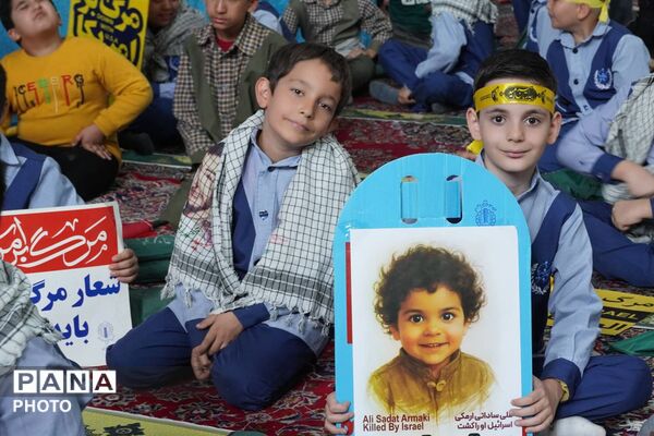 نمازجمعه؛ جلوه‌ای از وحدت و همبستگی دانش‌آموزان در هفته بسیج دانش‌آموزی