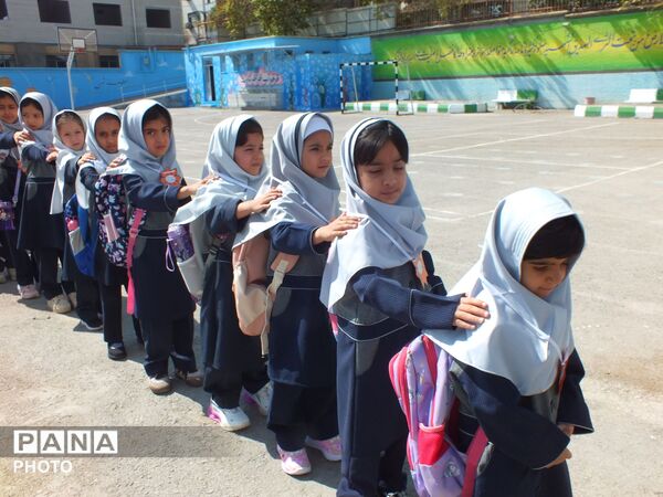 جشن شکوفه‌ها آغاز مسیری تازه برای اولی ها در دبستان مستانه رحمانی فرد