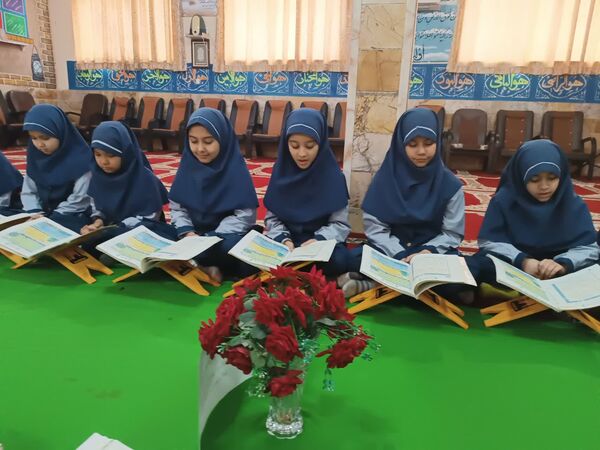 محفل انس با قرآن کریم در دبستان شاهد کوثر