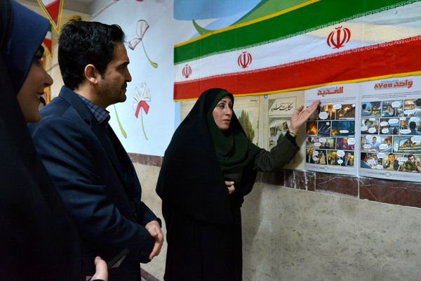 فانوس به دبیرستان حکمت آمد