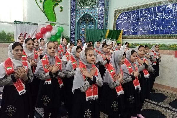 جشن پیروری انقلاب اسلامی در دبستان شهید آقچه‌لو رباط‌کریم