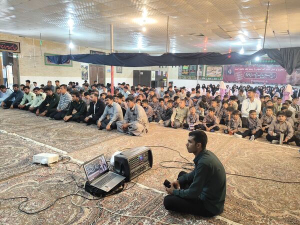 جشن آغاز سال تحصیلی و گرامیداشت هفته دفاع مقدس در حسینیه سیدالشهداء روستای مزرعه شهید بهشتی