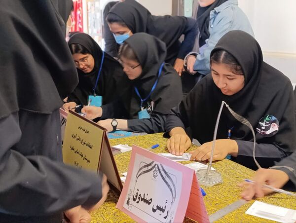 انتخابات مدرسه‌ای در دبیرستان هیات امنایی مطهره گالیکش