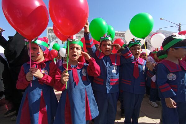 پیش دبستانی‌ها در زرقان تمرین استکبار ستیزی کردند 
