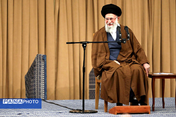 دیدار هزاران نفر از دانش‌آموزان و دانشجویان با رهبر انقلاب