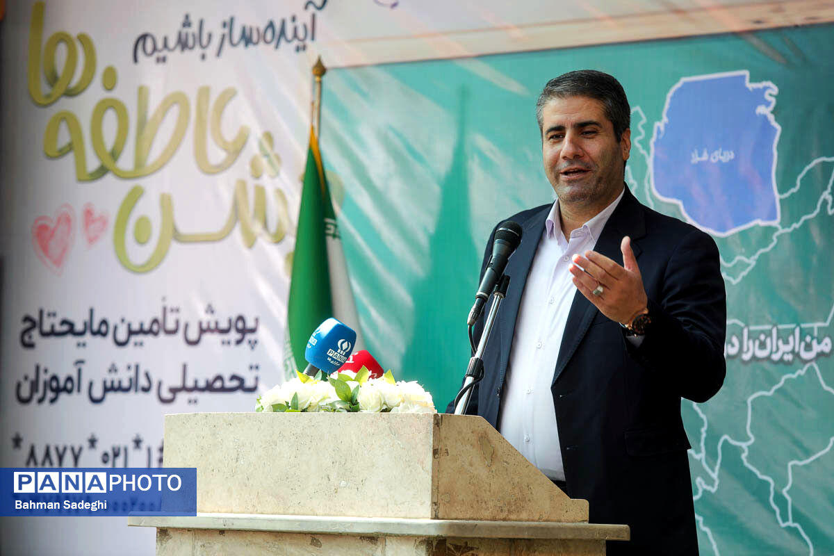 هدف از برگزاری جشن عاطفه‌ها، اولویت قرار دادن فرهنگ نوع‌دوستی و تربیت دانش‌آموزان است