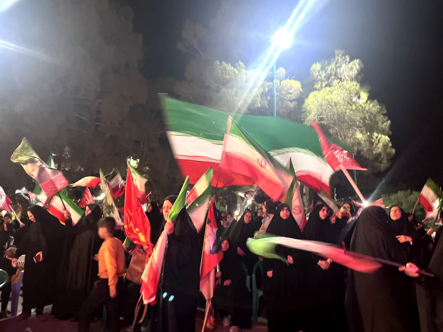 حضور مردم ابرکوه در سوگ فراق امام شهید امام خامنه‌ای 