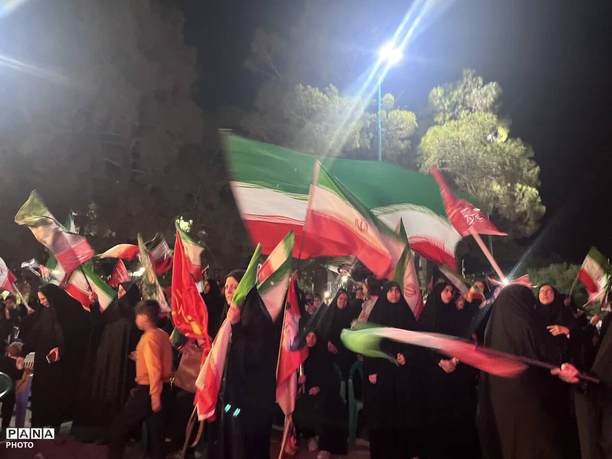 حضور مردم ابرکوه در سوگ فراق امام شهید امام خامنه‌ای 