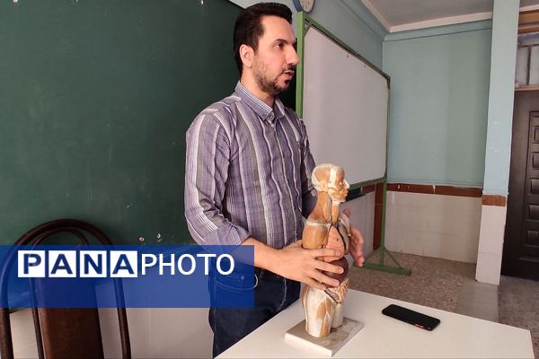 افتتاح آزمایشگاه دبیرستان پسرانه سید احمد خمینی(ره) به نام شهید عبدالحمید مینوچهر