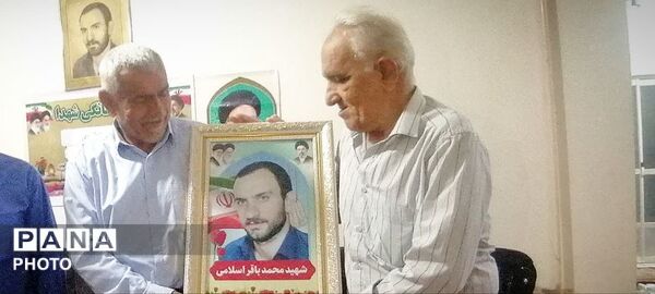 یادواره خانگی شهدا در روستای گرجی محله