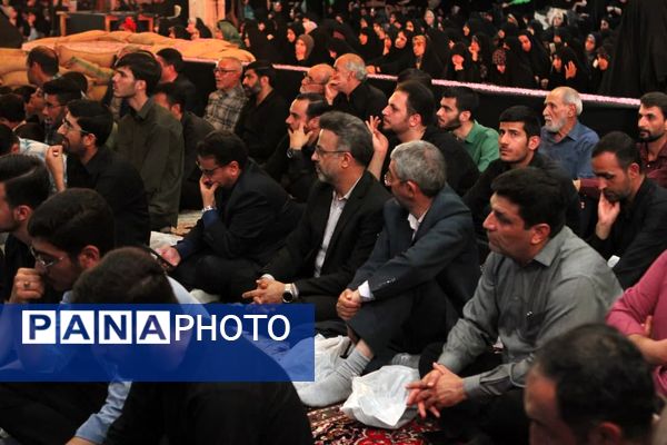 اجتماع «عاشقان بی‌نشان» در کاشان؛ روایت تصویر از شب ادای احترام به شهدا