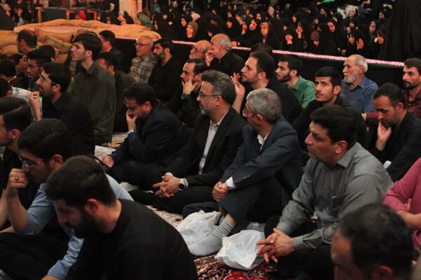 اجتماع «عاشقان بی‌نشان» در کاشان؛ روایت تصویر از شب ادای احترام به شهدا