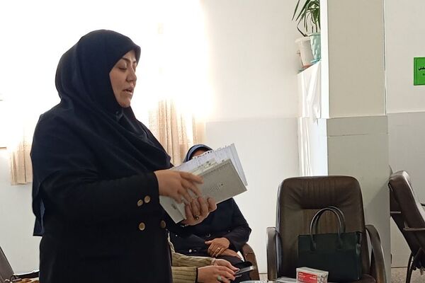 نشست کتابخوان مدرسه‌ای در دبیرستان دخترانه جوادالائمه بهارستان‌دو