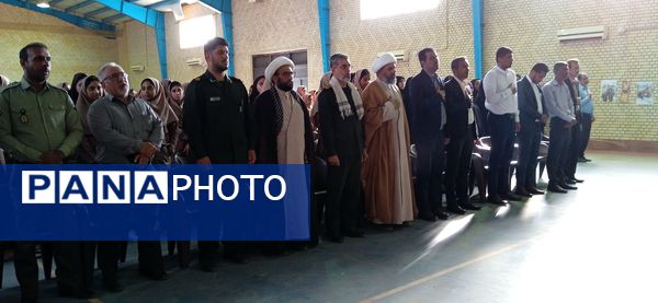 نواختن زنگ مهر و ایثار در مدارس جزیره هرمز 