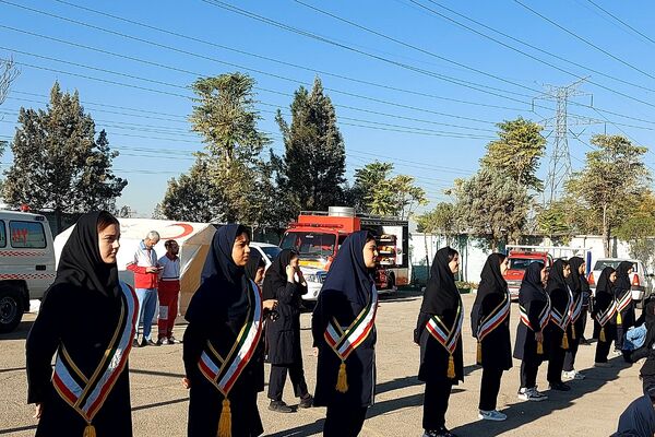 نواختن زنگ پدافند غیرعامل در هنرستان کوثر باقرشهر 