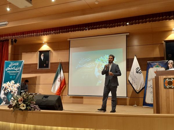 تجلیل از یاوران برتر تربیتی در مراسم گرامیداشت، هفته تربیت اسلامی و روز امور تربیتی