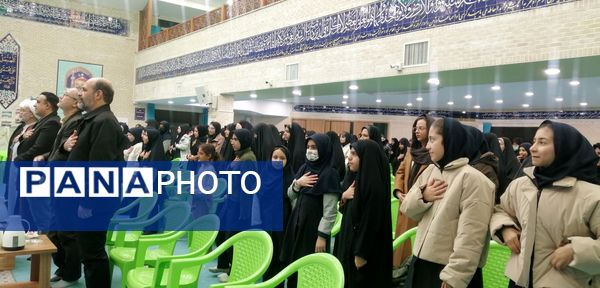 تقدیر از دانش‌آموزان برگزیده ناحیه چهار قم در جشنواره «فردا»