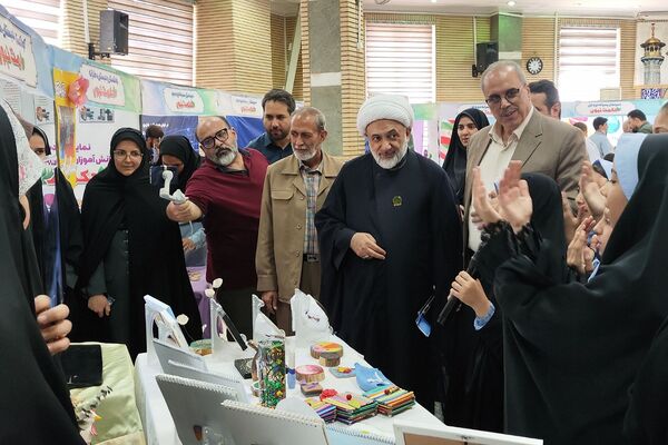 برگزاری نمایشگاه «افق‌های روشن» در دبستان حکمت ناحیه دو شهرری 