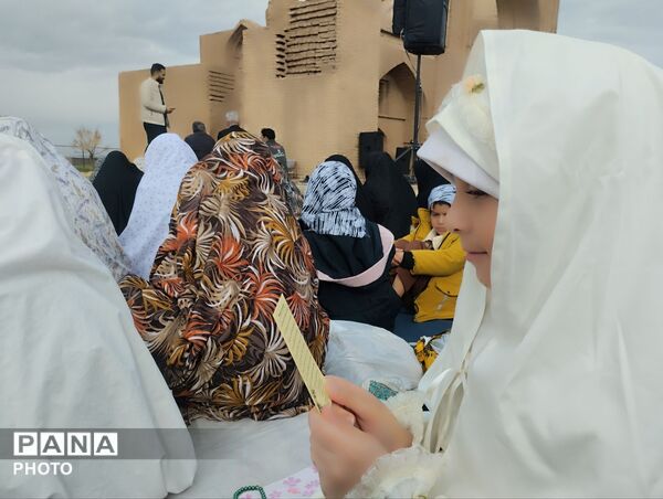 اقامه نماز بندگی در مسجد جامع تاریخی شهر رشتخوار