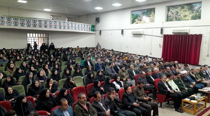 آیین تجلیل از معلمان نمونه در شهرستان فومن