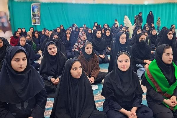 برگزاری طرح «سلام محله» با اجرای سرود دانش‌آموزی و میز خدمت بهزیستی در مصلی امام خمینی(ره) باشت