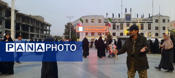 حضور پر شکوه مردم شهید پرور مشهد مقدس در عرصه میدان شهدا