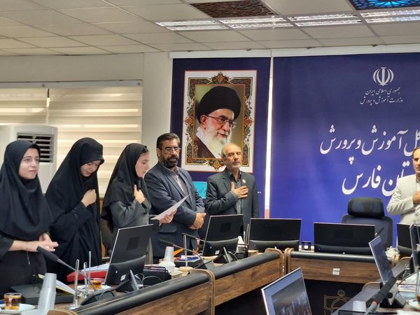 حضور پررنگ دانش‌آموزان شیرازی در پارلمان نوجوانان کشور