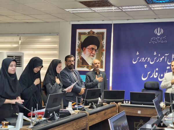  حضور پررنگ دانش‌آموزان شیرازی در پارلمان نوجوانان کشور