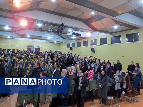 تقدیر از دانش‌آموزان برتر مدرسه آل نبی 