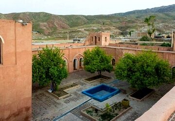 قلعه میرغلام هاشمی از مهمترین جاذبه‌های گردشگری شهرستان دره‌شهر است