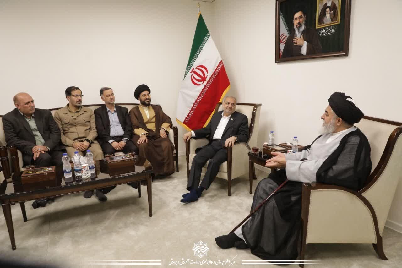 ۱۳.۵ میلیون جلد کتاب روایت جنگ میان دانش‌آموزان توزیع شد/ آموزش در شرایط جنگی متوقف نشد