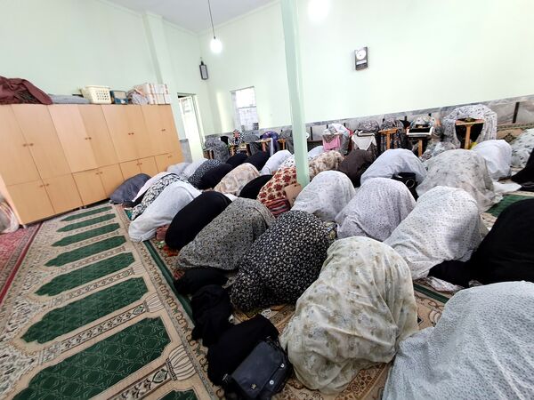 اقامه نماز عید سعید فطر در مسجد جامع جمنان قائمشهر