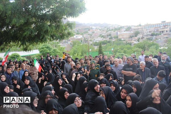 خاکسپاری دو شهید جنگ سوم در گلزار شهدای روستای فردو