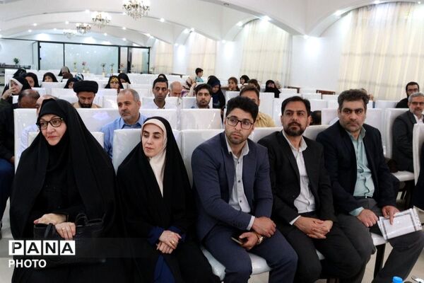 تجلیل از معاونین پرورشی و مربیان تربیتی منطقه ۱۴ تهران