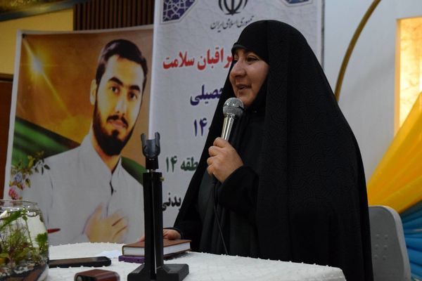 ارتقای سلامت دانش‌آموزان با برگزاری کارگاه آموزشی در مدرسه دخترانه حضرت معصومه(س)