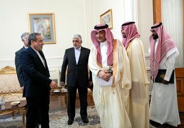 دیدار معاون وزیر خارجه عربستان با عراقچی