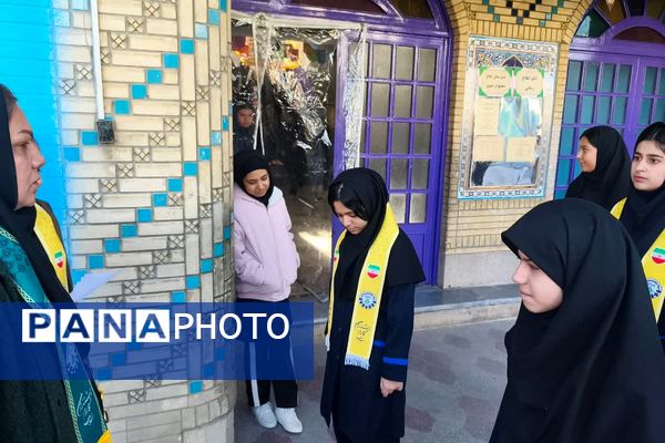 گرامیداشت ایام الله دهه فجر در دبیرستان رضوی شیراز