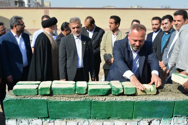 حاج مجید خوئی و بانو کمپانی، سازندگان ۹ کلاس جدید برای دختران بهارستانی