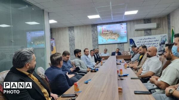 نشست هم‌اندیشی سبک‌های آزاد کاراته با مربیان خرم‌ آباد